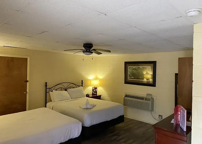 Ji8 - Ji8, Queen Guest Room At The Joplin Inn