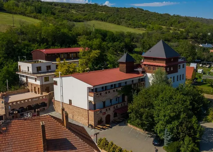 Hotel Kaskada - Resort Hotel Kurdejov & Art Wine Hall