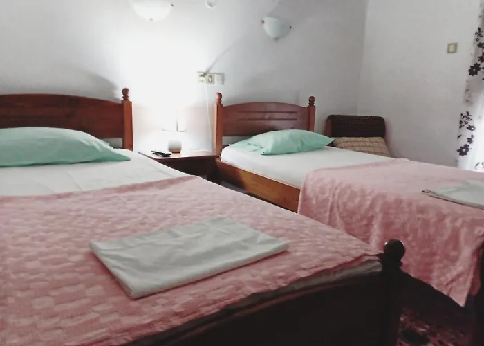 Nikos Rooms Pansion