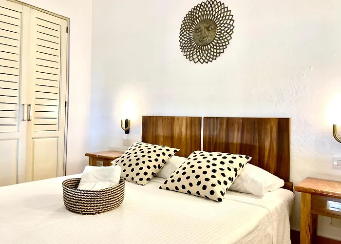 Paseo Colonial - Sanctuary #2