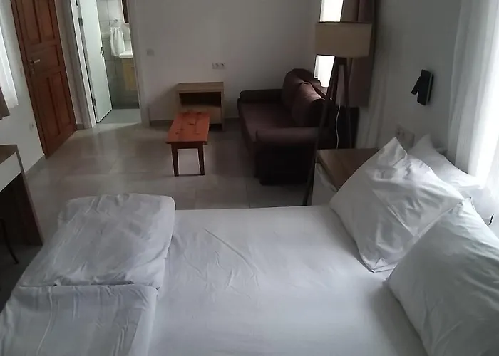 Lindos Pension