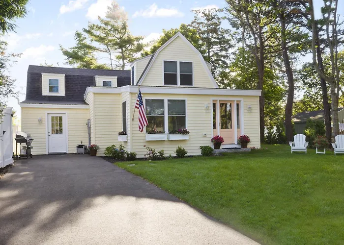 Bright 4Br Beach Home, Walk To The Sand