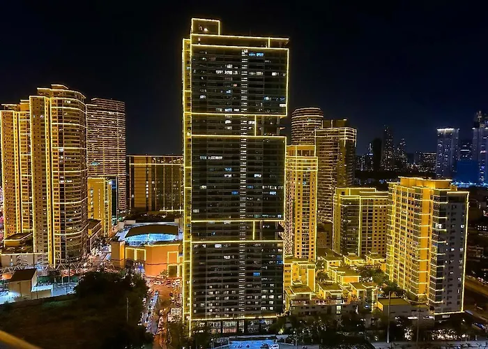Queen Suite With City View At Acqua Private Residences