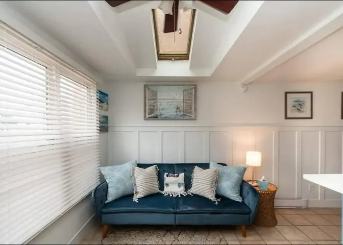 Cozy Margate Cottage - 3 Blocks To The Beach