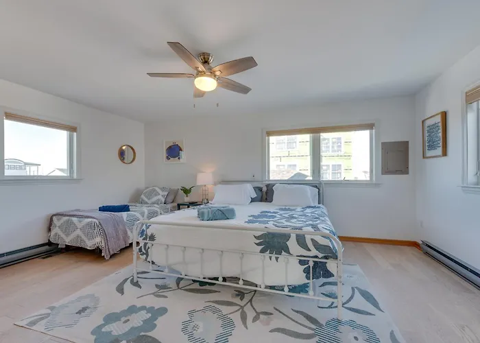 Wells Beach House W/ Ocean-View Deck