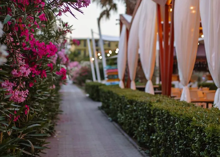 Godija Hotel & Suites