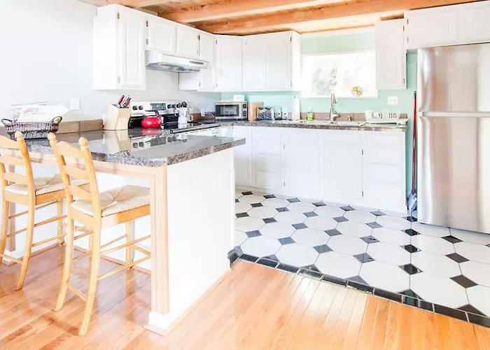 Milwaukie Riverfront Guest House