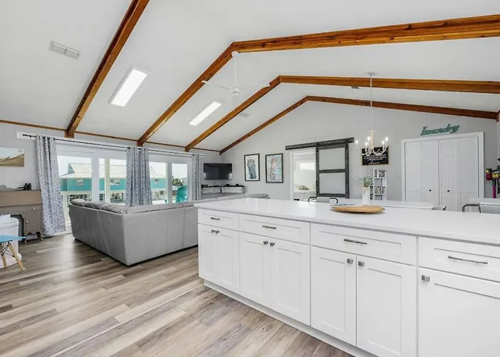 St. George Island Beach House W/ Balcony & Gulf Views