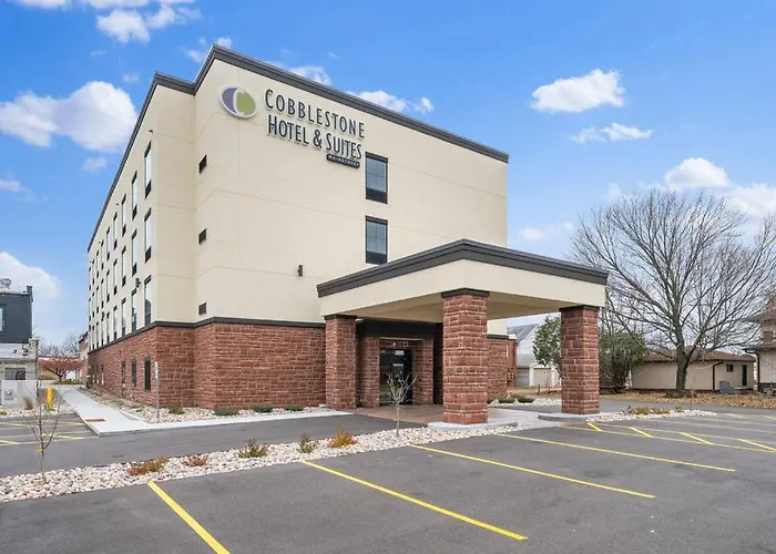 Cobblestone Hotel & Suites - Mosinee