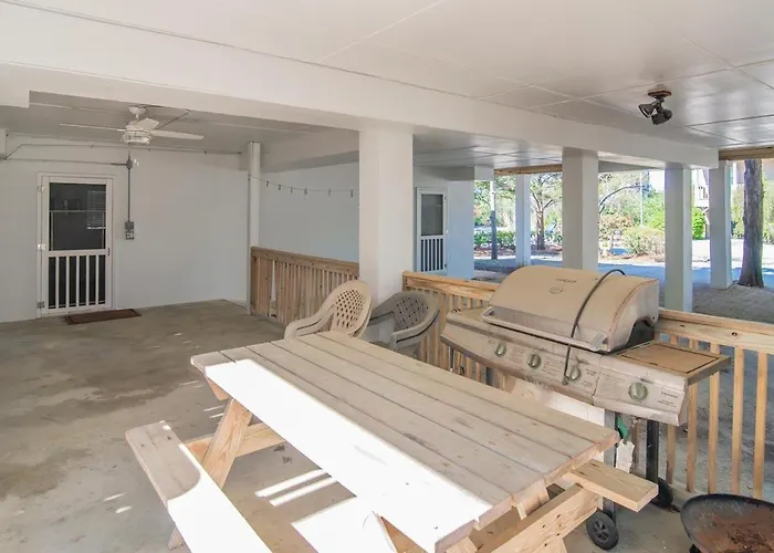 Cozy Beach House Steps From The Shore: 4 Bedroom