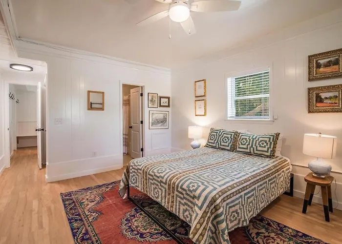 Cozy Beach House Steps From The Shore: 4 Bedroom