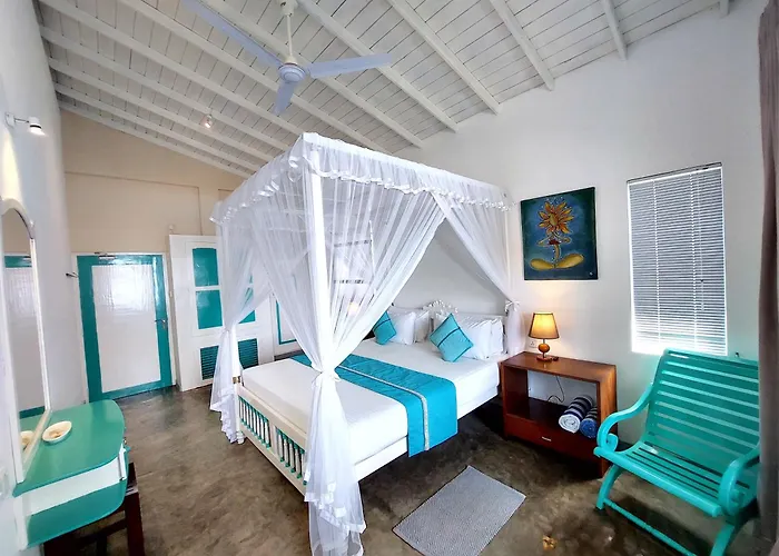 Neela'S Beach Inn