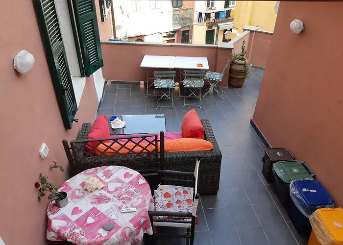 Lisetta Rooms Vernazza