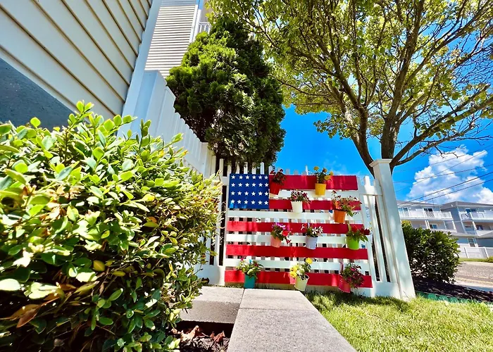 Unique Wildwood 3 Bedroom 1,5 Ba Entire House In The Heart Of Wildwood!