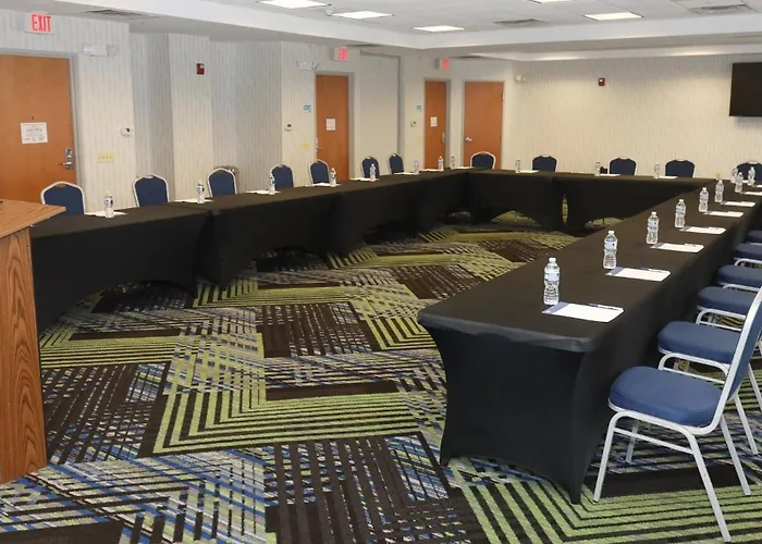 Holiday Inn Express Hotel & Suites Waukegan/Gurnee By Ihg
