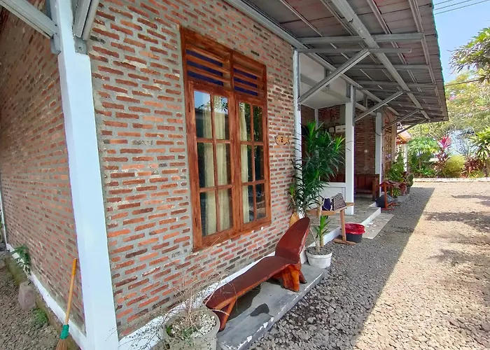 Lucia Cottages