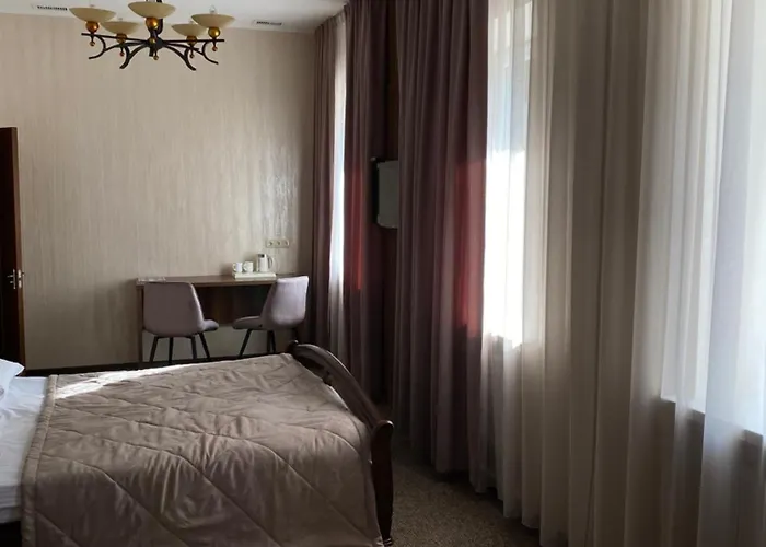 Status Hotel