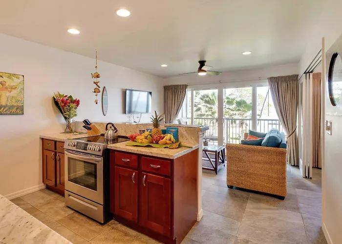 Waipouli Beachfront Condo W/ Balcony + Ocean Views