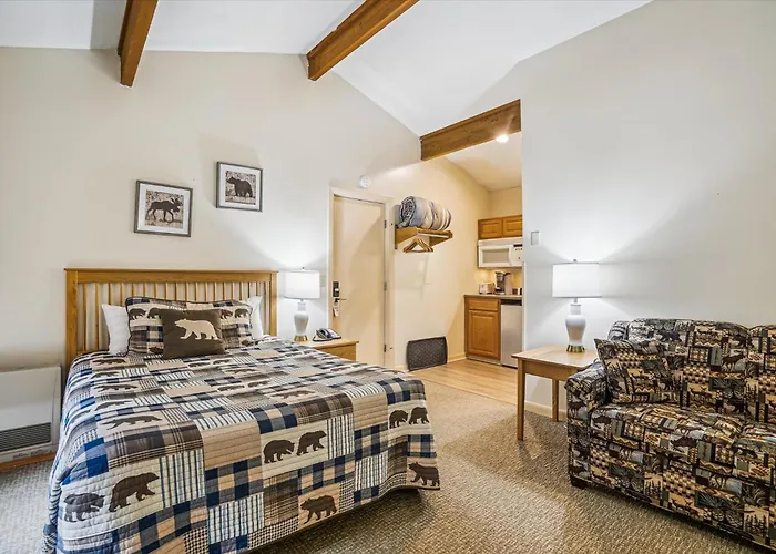 Cedarbrook Queen Studio 210