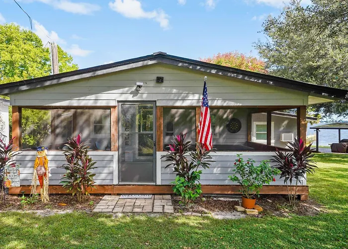 Lakefront Home W/ Screened Porches In Frostproof!