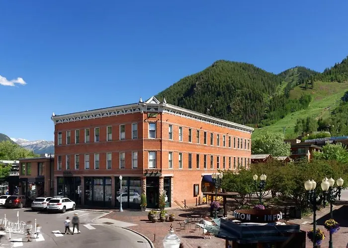 Independence Square 304, Stylish Hotel Room With Downtown Views & Great Location