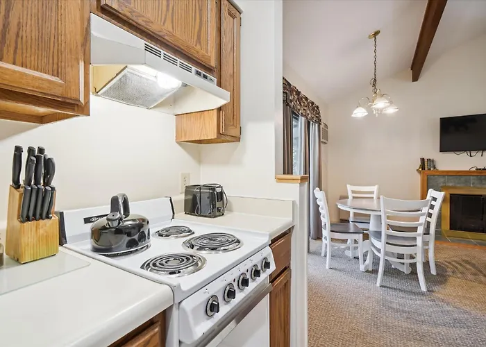 Cedarbrook Queen Suite 202