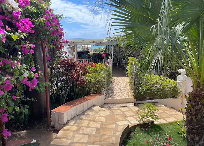 Le Jardin Exotique Hotel