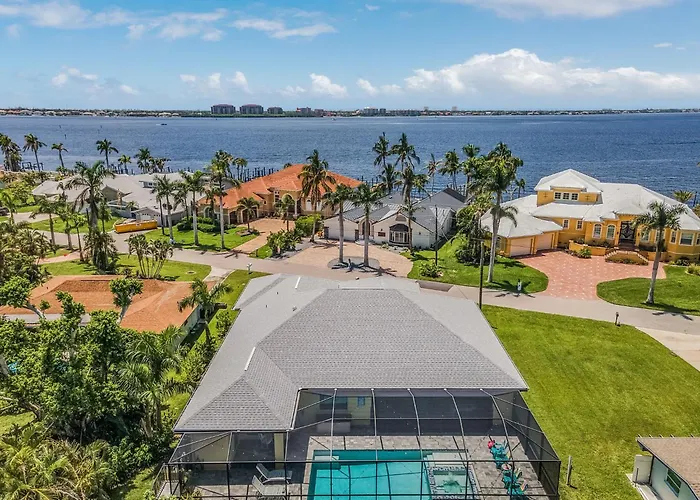 Yacht Club Area, Heated Saltwater Pool & Spa -Villa Nana And Papa'S Beach House - Roelens
