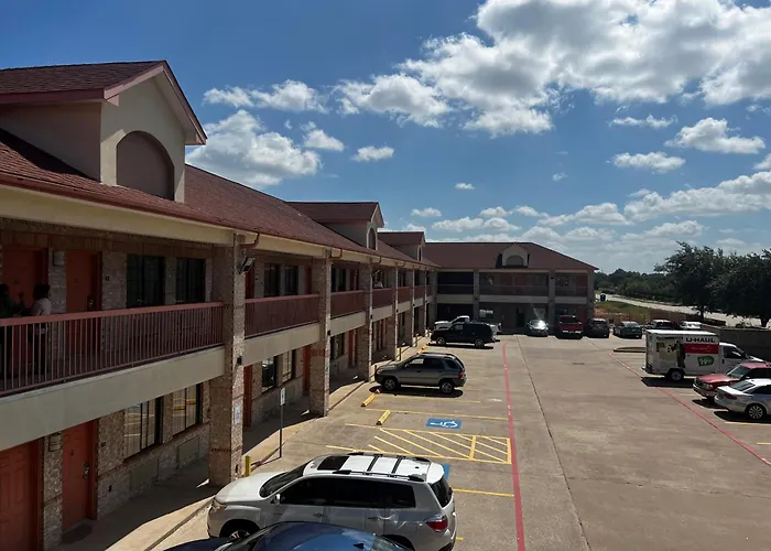 Super 8 By Wyndham Stafford Sugarland Area