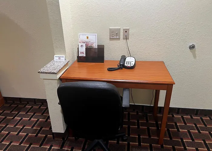 Super 8 By Wyndham Stafford Sugarland Area