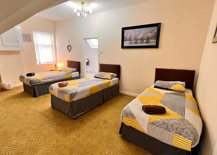 Castle Lodge Guest House 86-88 Sheil Rd L6 3Af
