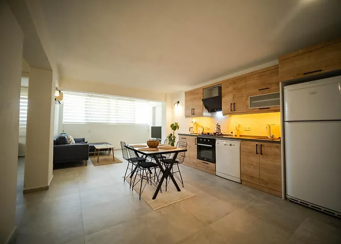 2Br Apartment In Oeluedeniz With Large Pool In Quiet Area