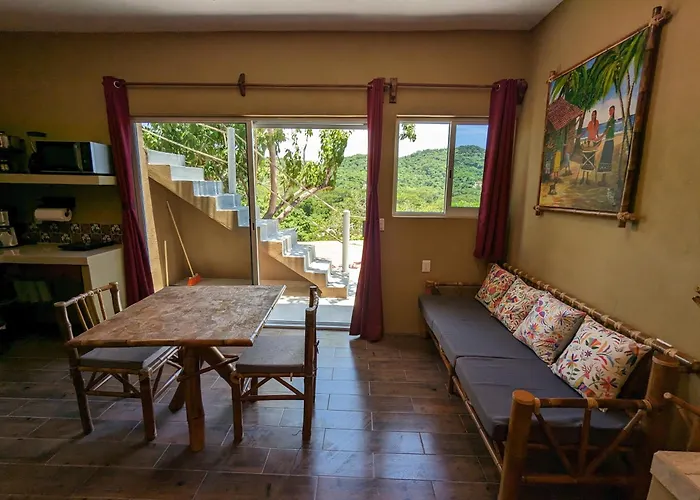 Casa Arcoiris Zihuatanejo B&B