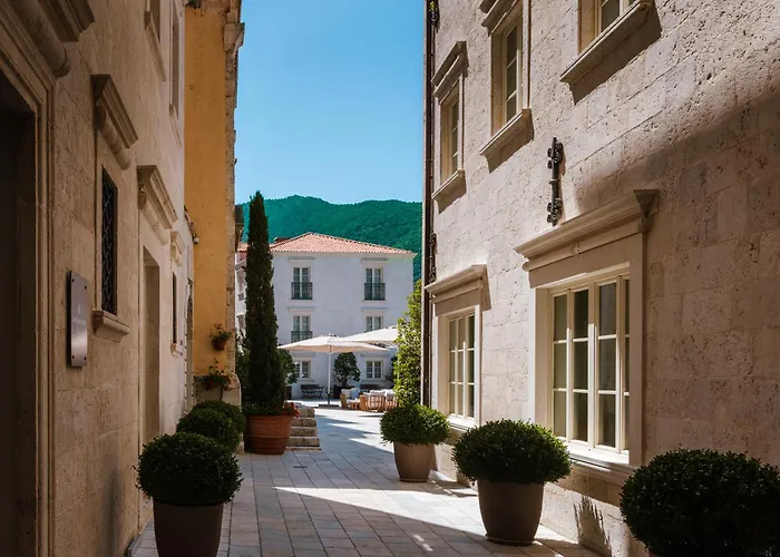 Heritage Grand Perast