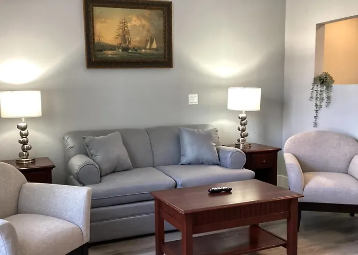 Lunenburg Arms Hotel