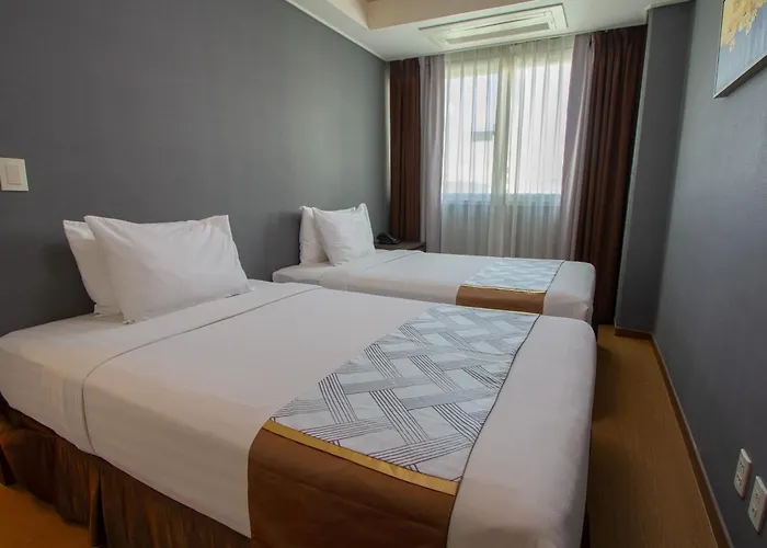 Xenia Hotel Clark