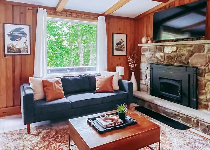 Stylish And Cozy Cabin, Walking Distance To Big Bass Lake
