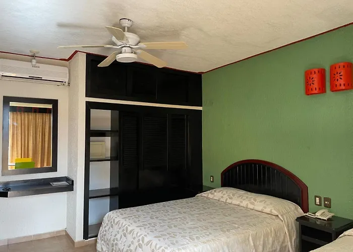 Suites Los Arcos (Adults Only)