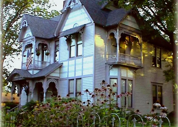 Carleton House Bed And Breakfast