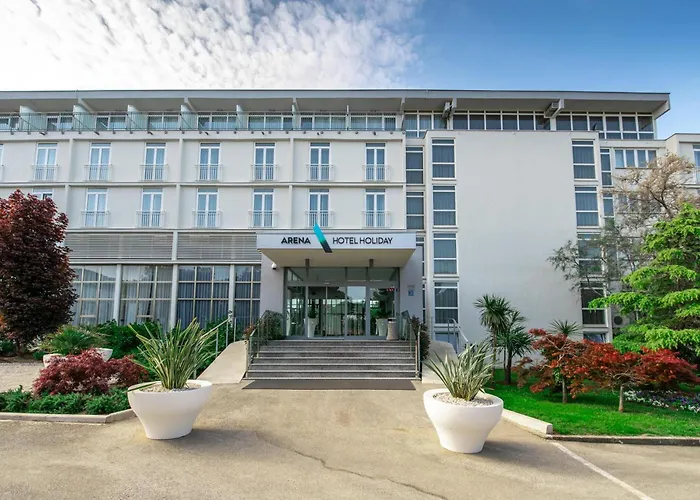 Arena Hotel Holiday