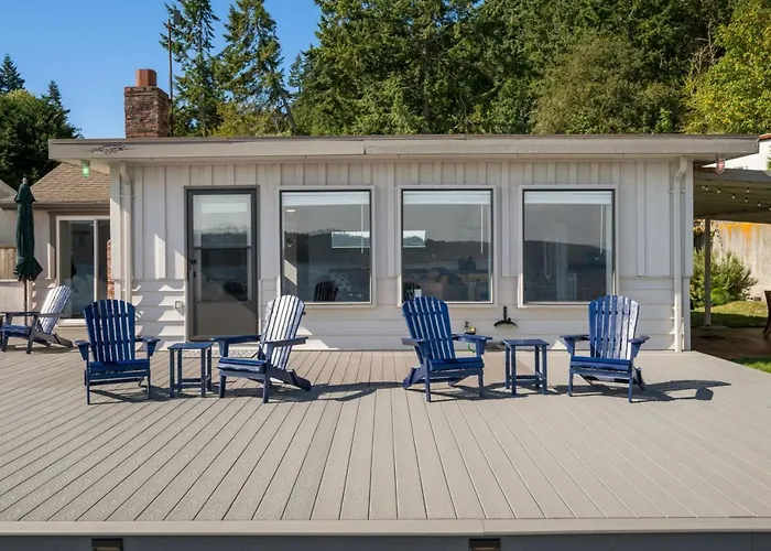 116 - Inviting Waterfront Haven Bbq