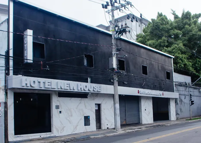 Hotel New House