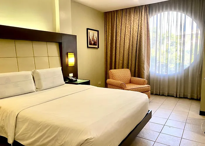 Circle Inn Hotel And Suites Bacolod