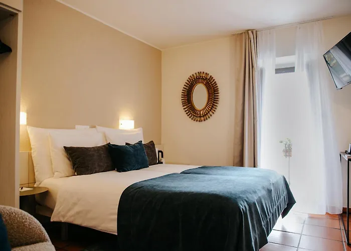 Vista Lakefront Boutique Hotel