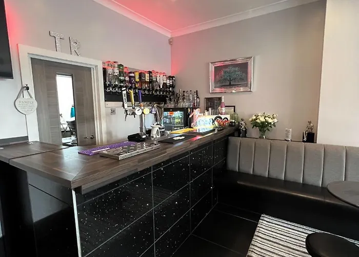 Tudor Rose Hotel