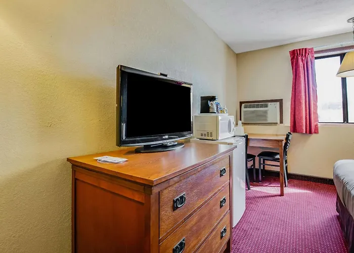 Econo Lodge Junction City I-70 Near Fort Riley