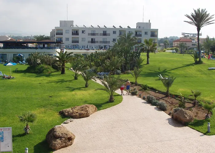 Helios Bay Hotel And Suites Klorakas