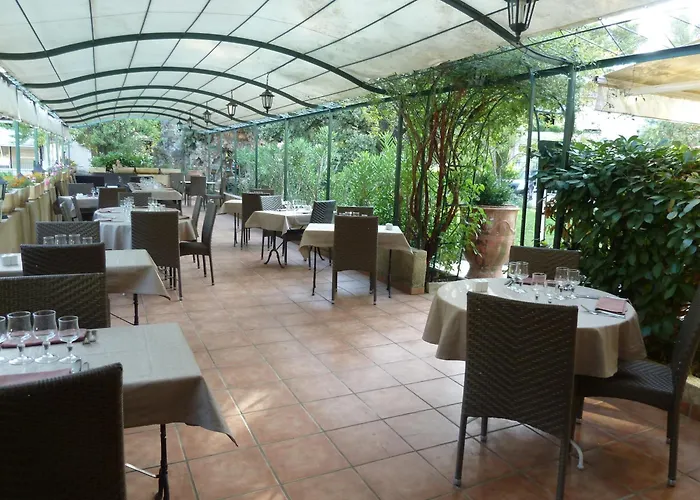 Logis Hotel - Restaurant Residence Les Cedres