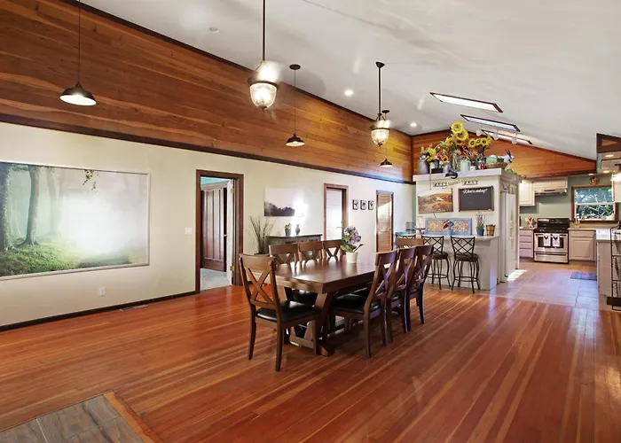 Tree-Lined Home With Hot Tub Firepit & Large Yard