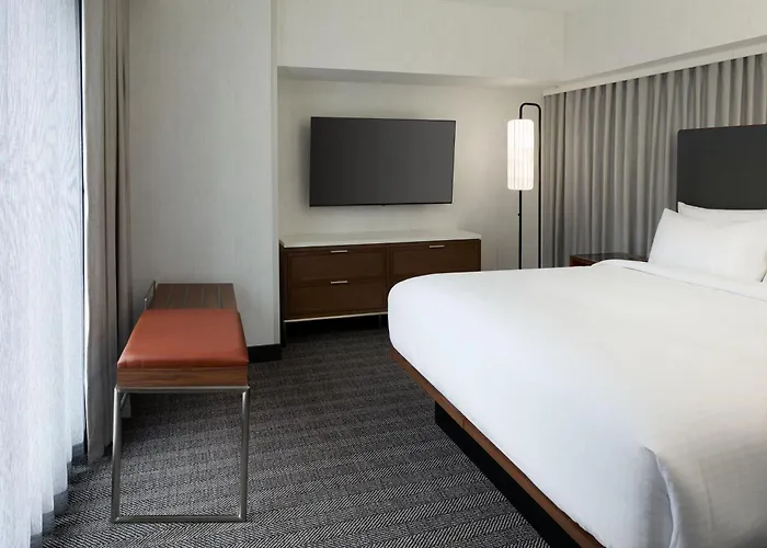 Courtyard By Marriott Montreal Laval
